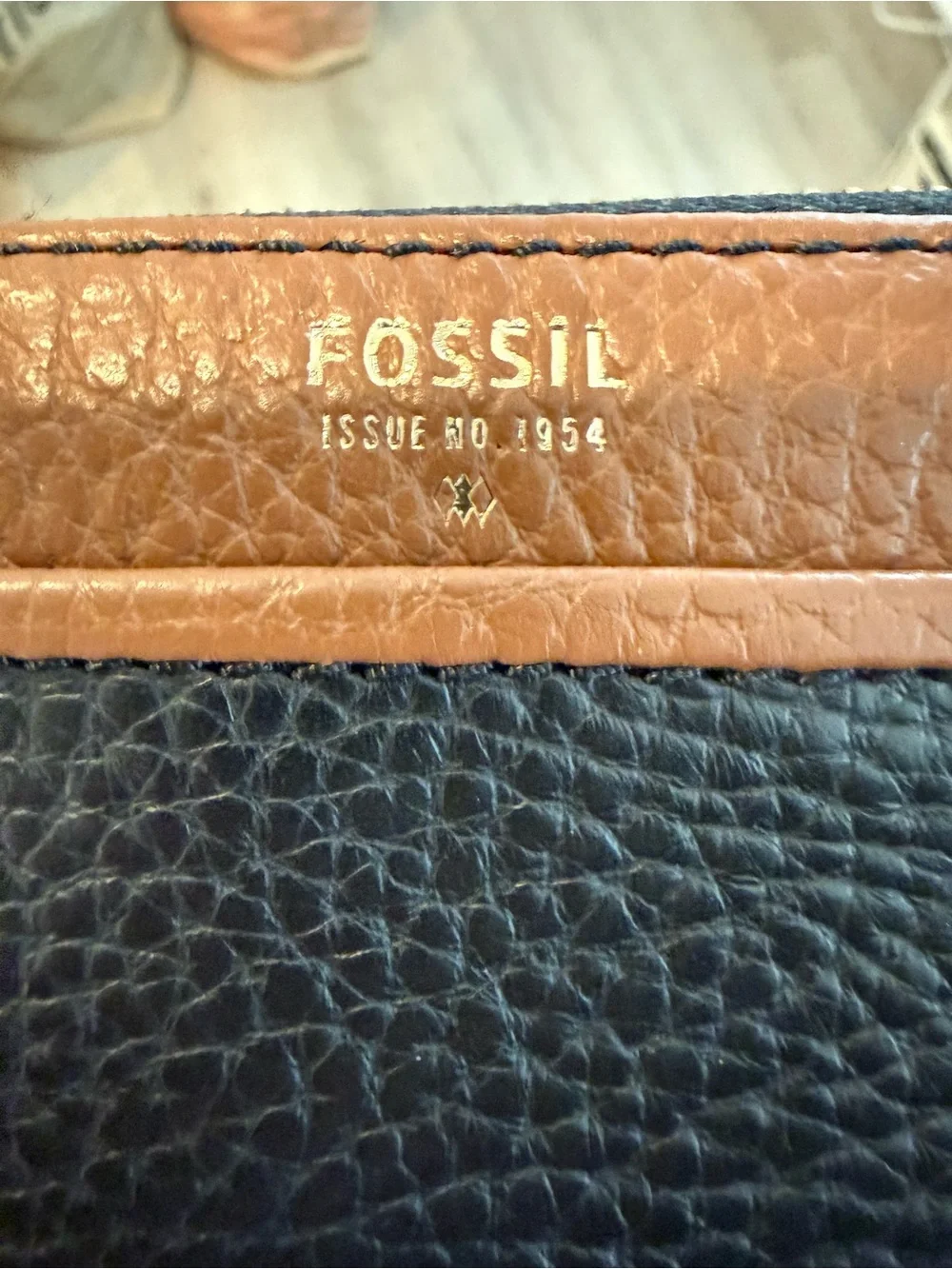 Fossil Pebbled Leather Dual Tone Wallet Wrap Around Zip Classic Brown Black